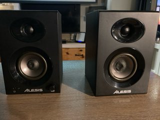 Monitores Alesis Elevate 3 Amplificados