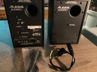 Monitores Alesis Elevate 3 Amplificados