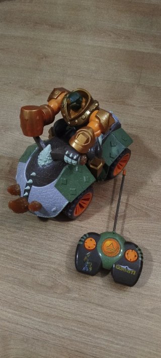 Coche teledirigido Gormiti