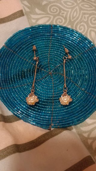 Pendientes largos plateados con perla