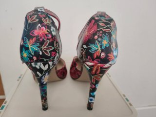 Zapatos tacón alto floral rojo negro animal print