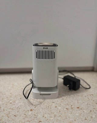 Proyector Blanco y Dorado