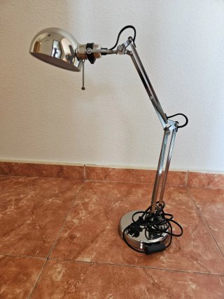 Radiador Eléctrico Jata 650W + flexo de regalo