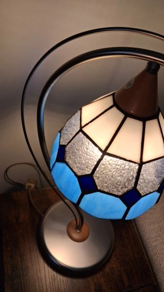 Lámpara mesa con tulipa azul estilo Tiffany!