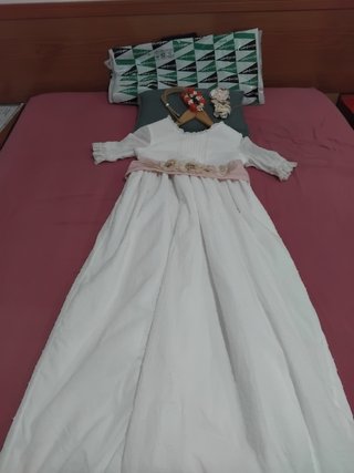 Vestido de fiesta blanco y rosa