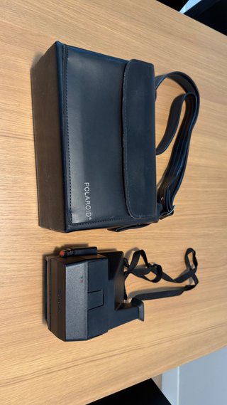 Polaroid Supercolor 670AF con funda