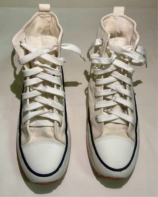 Zapatillas caña alta beige y blancas