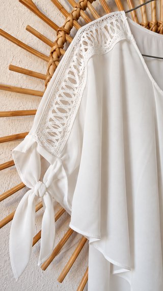 Blusa blanca detalle bordado talla única