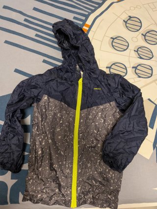Chubasquero niño Quechua azul y gris