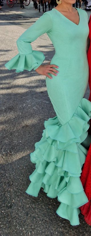 Vestido de gitana verde con volantes