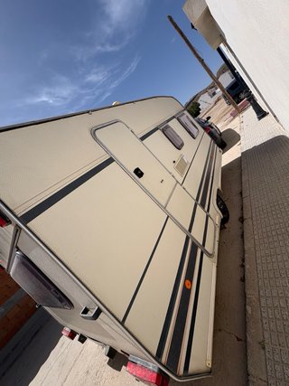 Caravana Burstner-750kg calefacción ducha y cocina