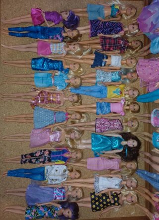 Barbie com roupa - 7€ cada