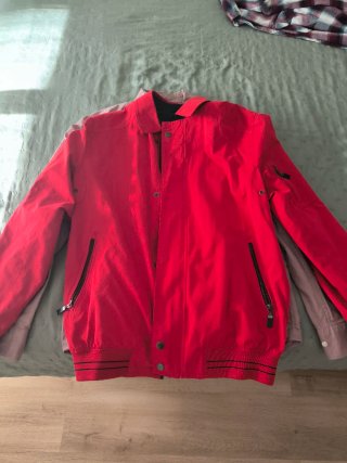 Lote Ropa: Giacca Rossa e Camicie