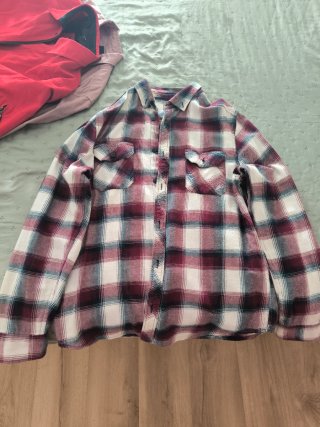 Lote Ropa: Giacca Rossa e Camicie