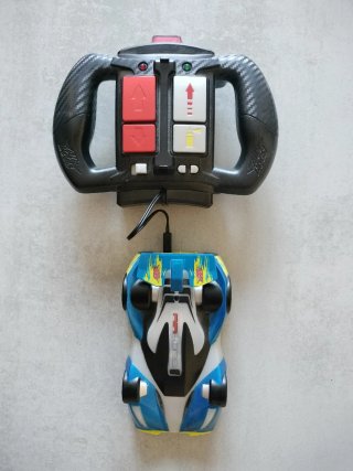 Coche teledirigido con mando tipo volante