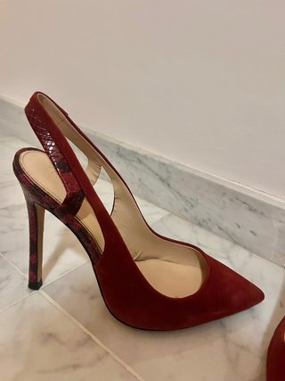 Zapato salón color vino tinto con un solo uso