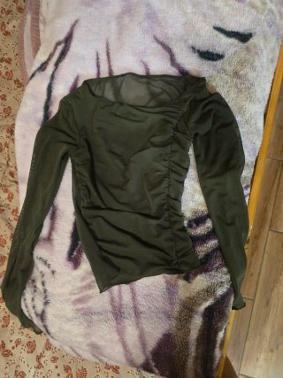 Camiseta verde manga larga transparente