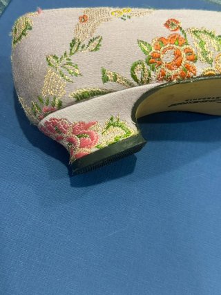 Zapatos fallera niña rosas y morados (NÚMERO 29)