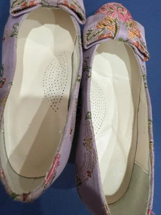 Zapatos fallera niña rosas y morados (NÚMERO 29)