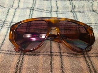 Gafas de sol con patilla ancha