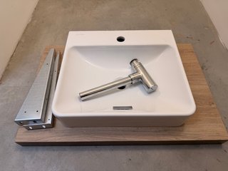 Lavabo de cerámica con encimera y soportes
