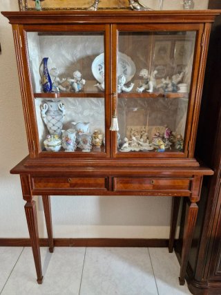 Vitrina Clásica Madera y Cristal