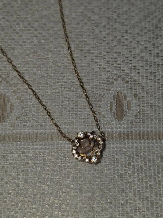 Collana con pendente fiore oro rosa