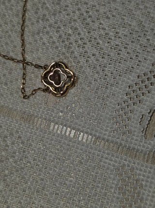 Collana con pendente fiore oro rosa