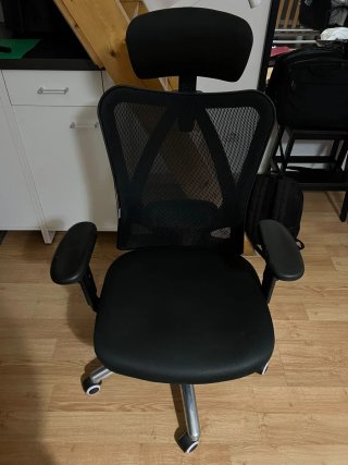 Silla ergonómica de oficina negra