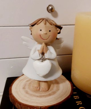 Angioletto con cuore in legno