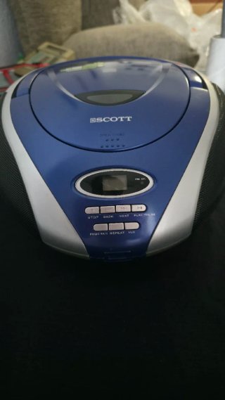 Radio CD Portátil Scott FM Aux