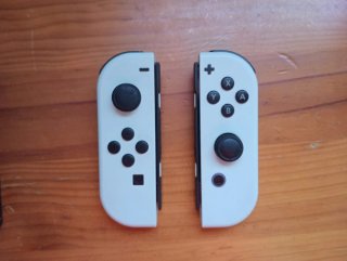 Nintendo Switch OLED Bianca + Joy-Con