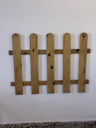 Cabezal de madera para cama pequeña