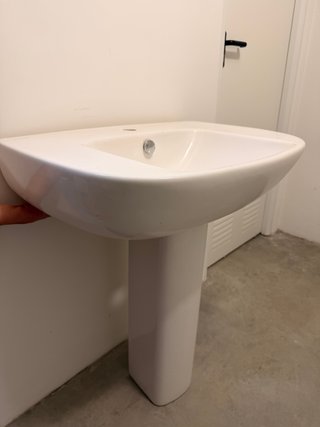 Lavabo con pie blanco