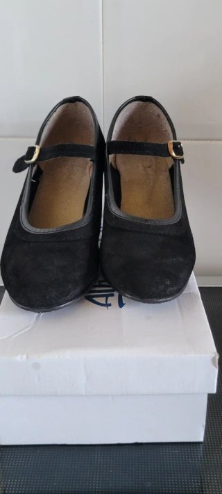 Sapatos sevilhanas pretos tam. 34