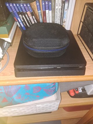 PS4 Slim 500GB + Mando Nacon