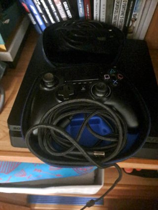 PS4 Slim 500GB + Mando Nacon