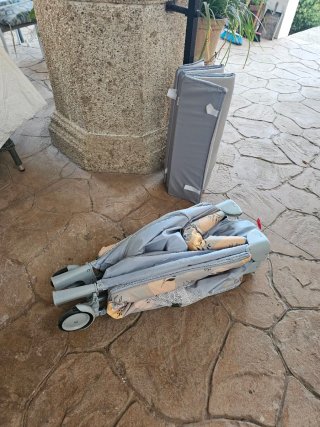 Cuna de viaje plegable