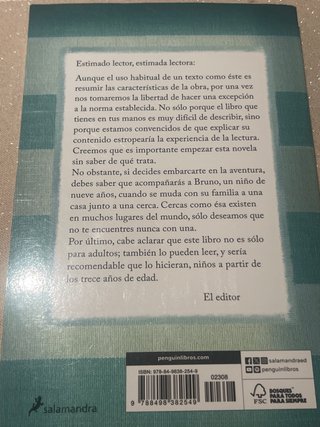 El niño con el pijama de rayas