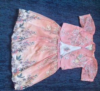 Vestido rosa niña con volantes y lentejuelas