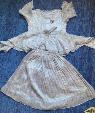 Vestido rosa niña con volantes y lentejuelas
