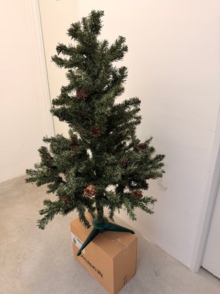 Árbol de Navidad con Piñas