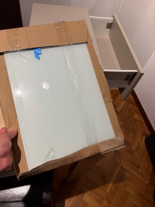 Cajón de entrada beige y marrón