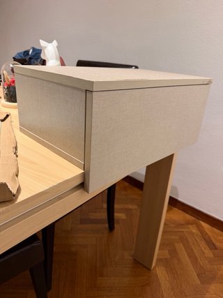 Cajón de entrada beige y marrón