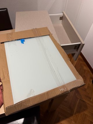 Cajón de entrada beige y marrón