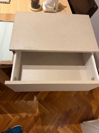 Cajón de entrada beige y marrón