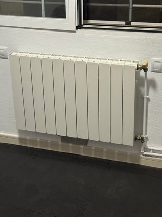 Radiador de agua metálico beige