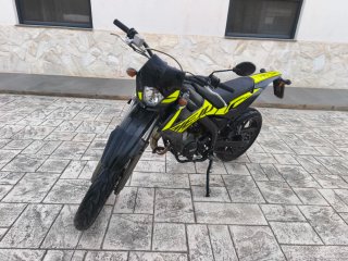 Moto Rieju MRT 50cc Enduro Negra y Amarilla