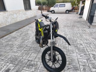 Moto Rieju MRT 50cc Enduro Negra y Amarilla