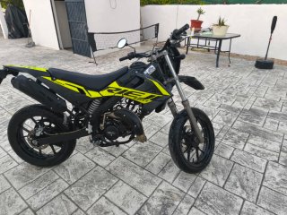 Moto Rieju MRT 50cc Enduro Negra y Amarilla